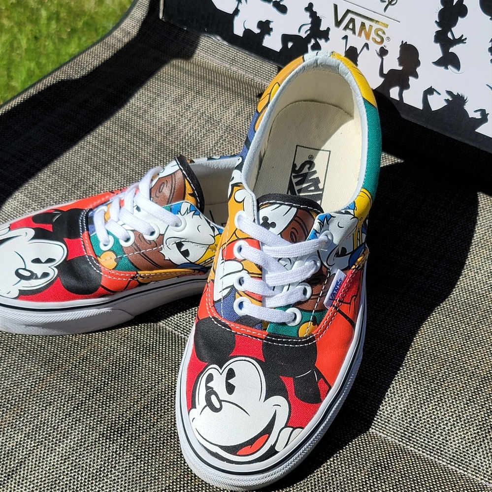 VANS X DISNEY MICKEY and Friends sneakers w/box. Wmns 6.5, Mens 5 or 23cm